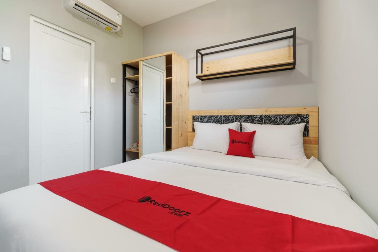 RedDoorz near Plaza Atrium Senen Hotel Jakarta Exterior foto