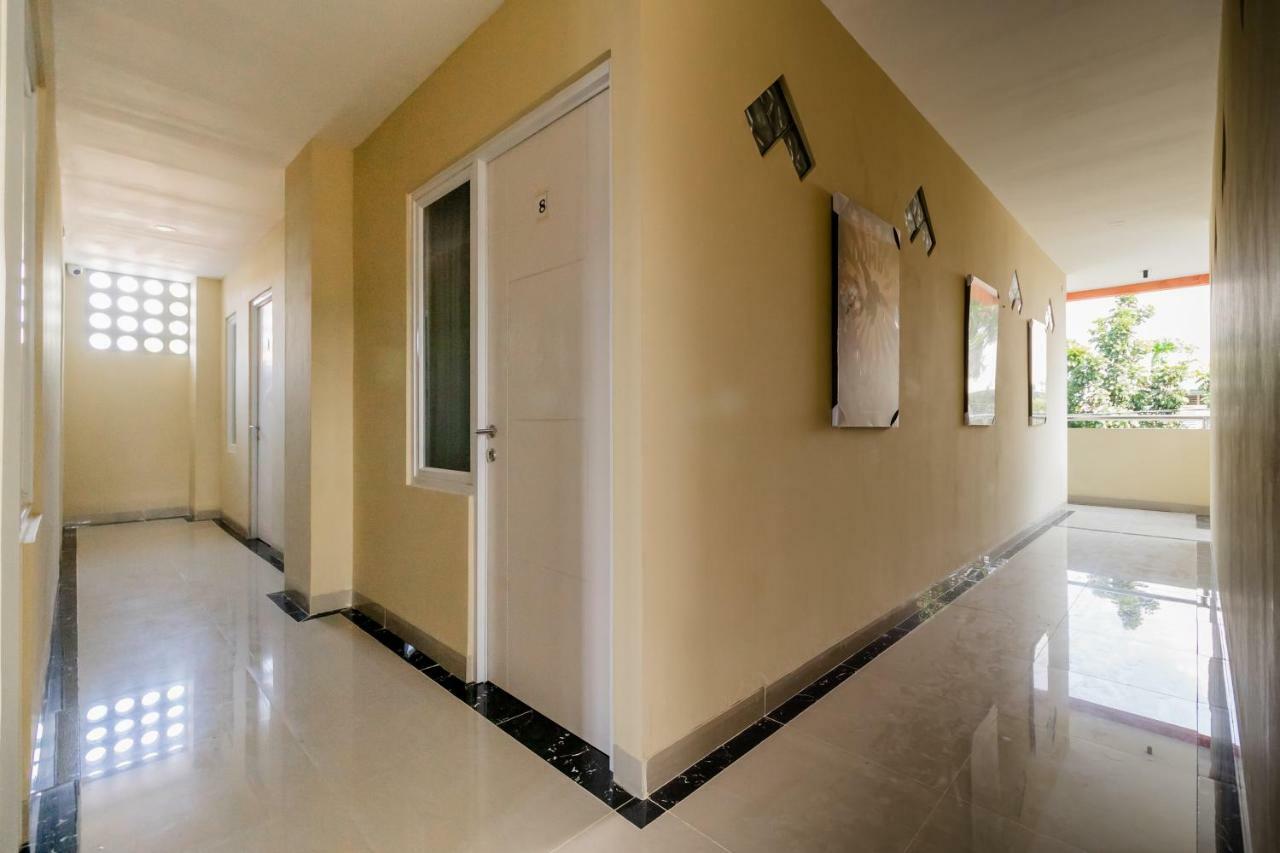 RedDoorz near Plaza Atrium Senen Hotel Jakarta Exterior foto