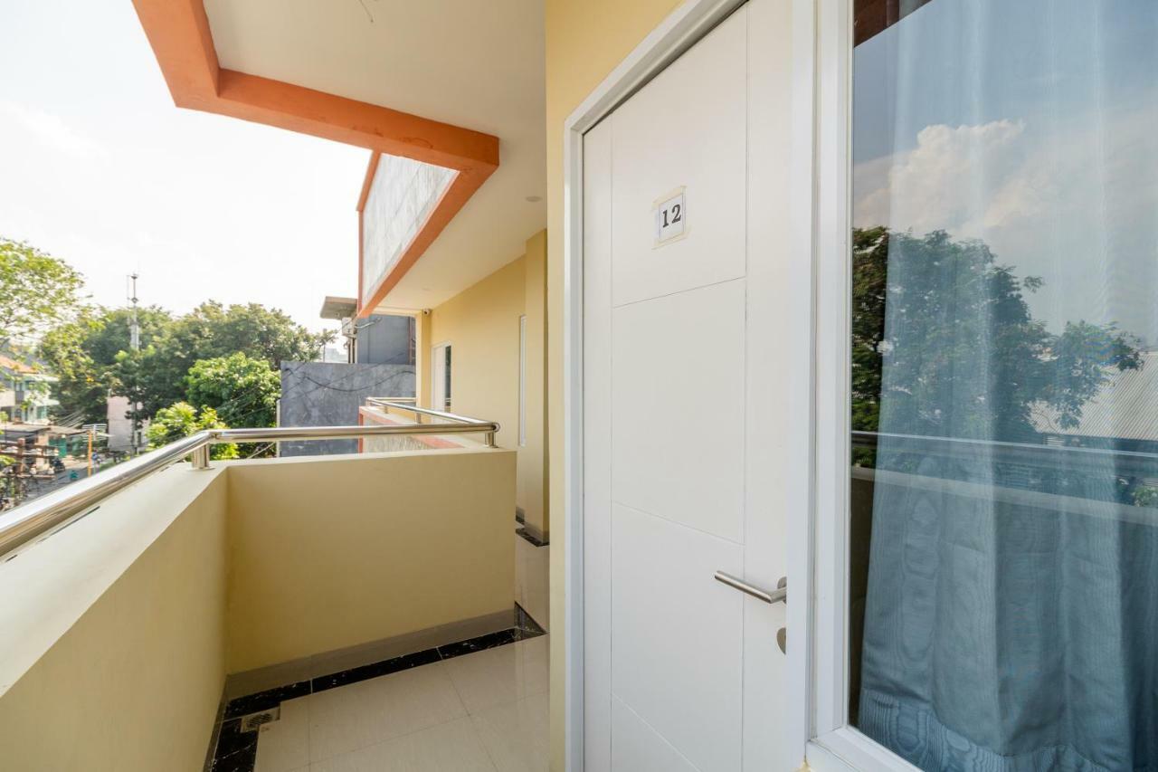 RedDoorz near Plaza Atrium Senen Hotel Jakarta Exterior foto