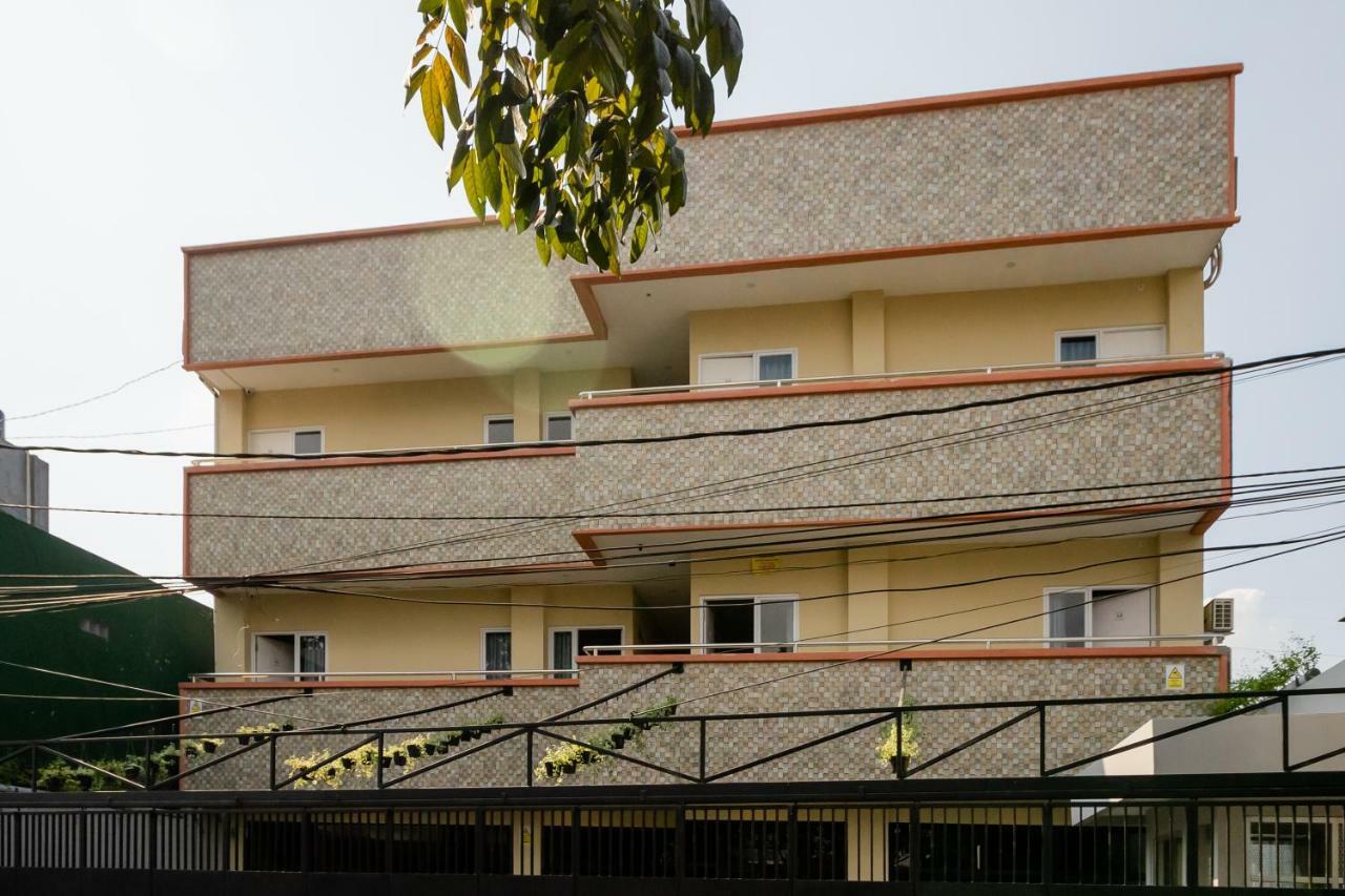 RedDoorz near Plaza Atrium Senen Hotel Jakarta Exterior foto