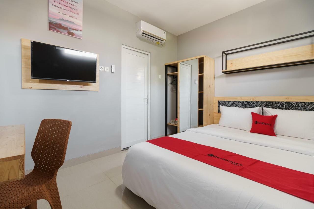 RedDoorz near Plaza Atrium Senen Hotel Jakarta Exterior foto