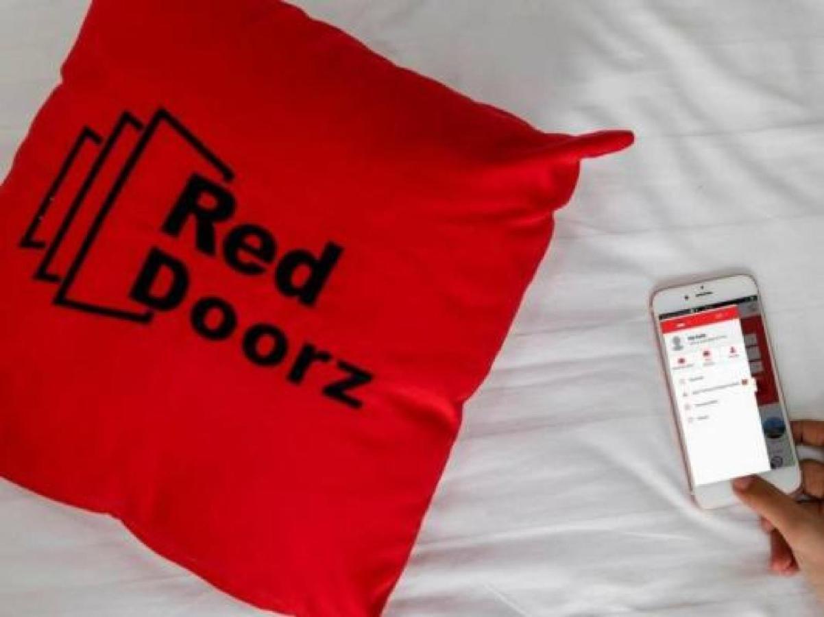 RedDoorz near Plaza Atrium Senen Hotel Jakarta Exterior foto